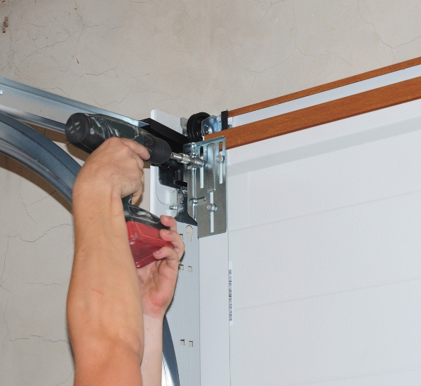Technician diagnosing a beeping gate operator in Los Angeles