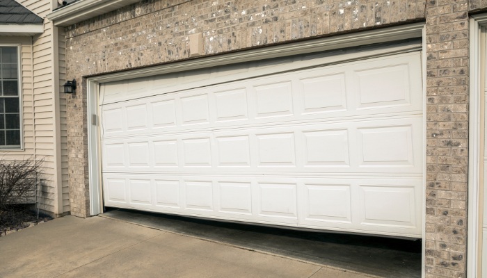 Emergency garage door repair service available in Porter Ranch