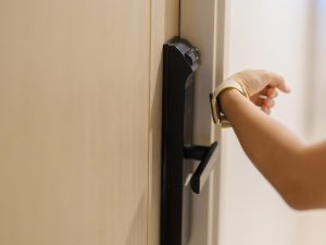 electric opener for roll up door