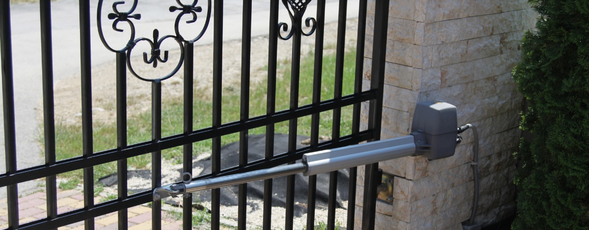 Los Angeles driveway gate repair experts working on a gate malfunction.