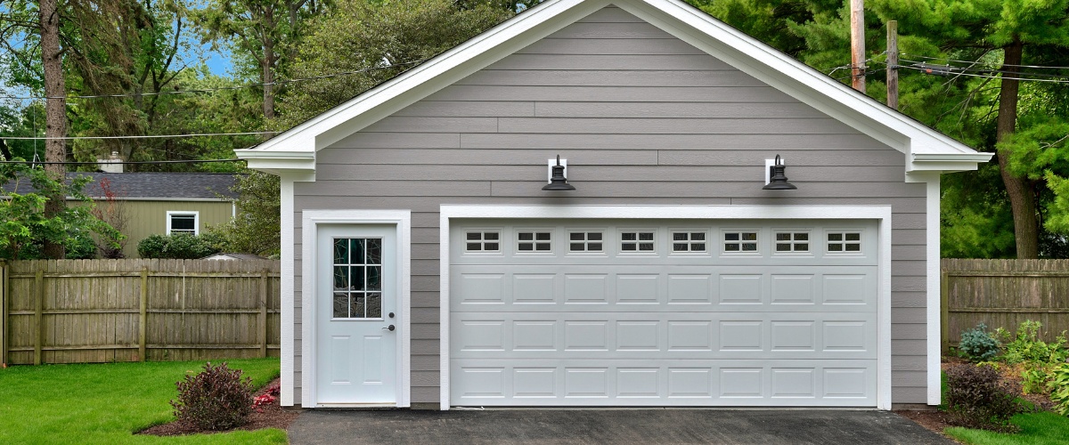 Skilled technicians providing gate and garage door repair services in Woodland Hills.